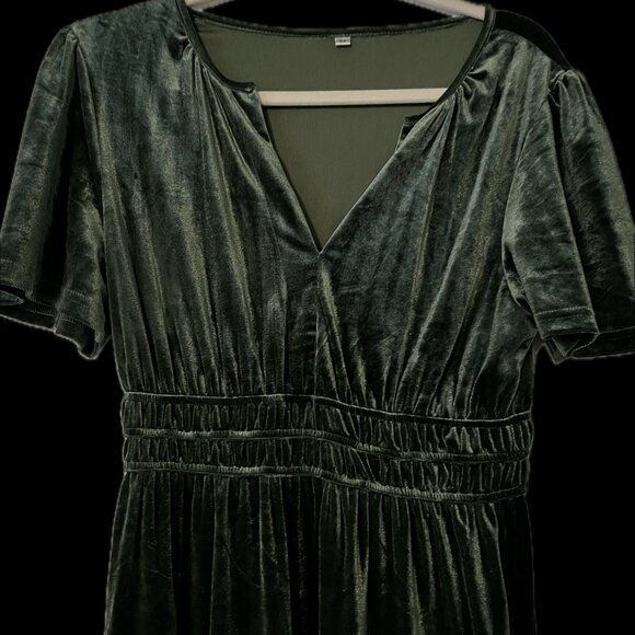 Emerald Green Velvet Maxi Dress - Picture 3 of 3